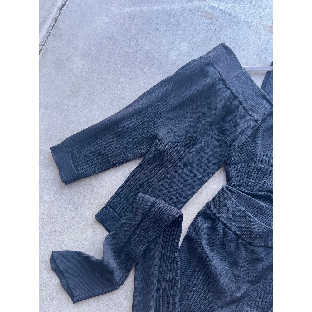 Manière De Voir Seamless Ribbed Activewear Set – Black Tank & Leggings